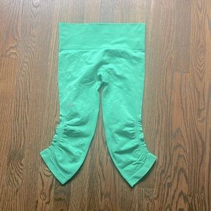 Lululemon sea green capris DISCONTINUED (DO NOT MAKE ANYMORE)